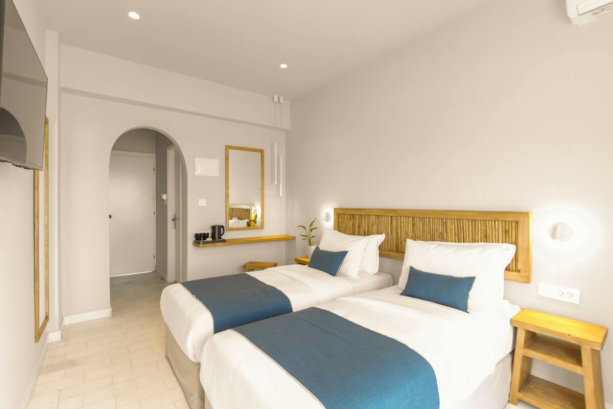 Standard Twin Room, Balcony, Sea View | In-room safe, free WiFi