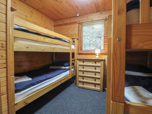 3 quartos, individualmente decorados, individualmente mobiliados