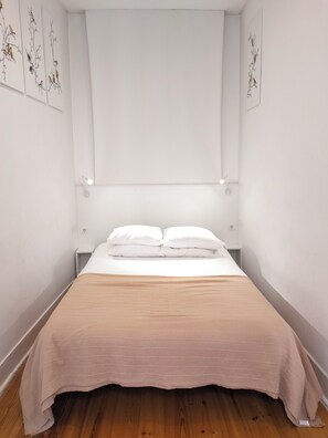 3 室のベッドルーム、アイロン / アイロン台、WiFi、ベッドシーツ