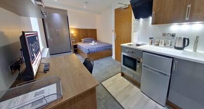 CovStays – Victoria House - Deluxe Studios in Coventry City Centre