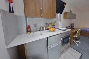 Room - CovStays – Victoria House - Deluxe Studios in Coventry City Centre (Coventry)