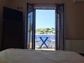 2 chambres, fer et planche à repasser, draps fournis
