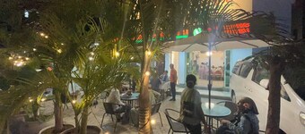 Mango restaurant and apartment hotel