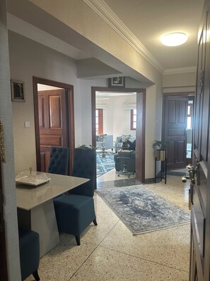 Deluxe Διαμέρισμα (Condo), Μπαλκόνι, Θέα στην Πόλη | Γεύματα στο δωμάτιο