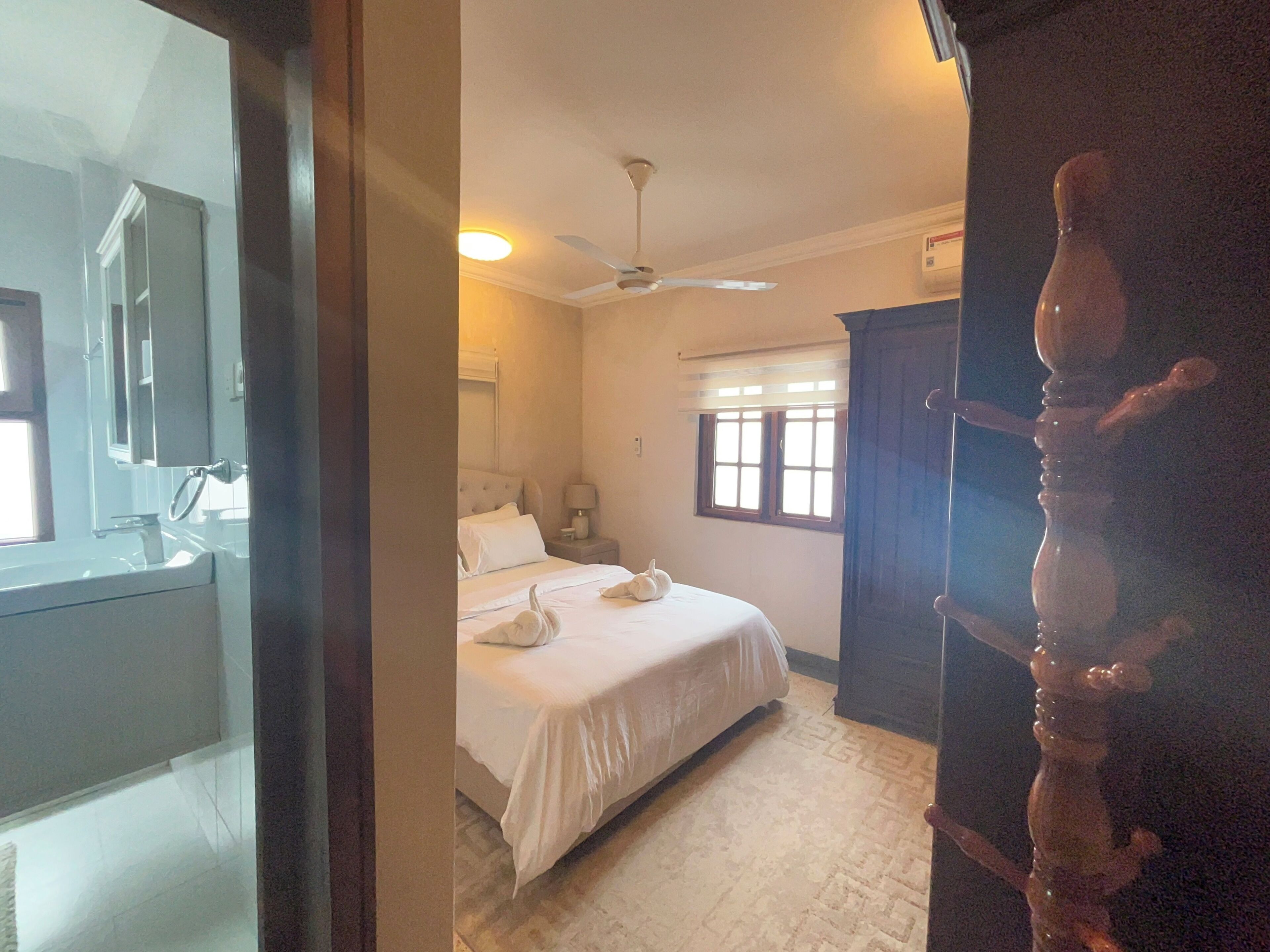 디럭스 콘도, 발코니, 시내 전망 | 욕실 | 샤워 시설, 무료 세면용품, 헤어드라이어, 슬리퍼