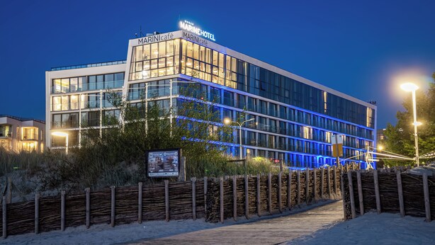A modern building with a sign reading "MARIN Hotel". - Apartamenty Sun & Snow Marine (Kolobrzeg)