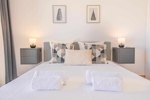 1 dormitorio, tabla de planchar con plancha, Internet y ropa de cama