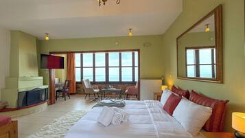 Suite Deluks, pemandangan samudra | Meja kerja, ruang kerja ramah laptop, kedap suara, dan Wi-Fi gratis