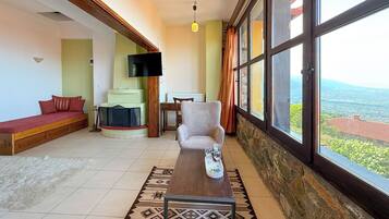 Suite Deluks, pemandangan samudra | Meja kerja, ruang kerja ramah laptop, kedap suara, dan Wi-Fi gratis