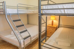 1 quarto, ferros/tábuas de passar roupa, Wi-Fi, roupa de cama
