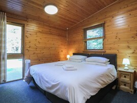 3 quartos, individualmente decorados, individualmente mobiliados