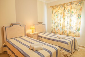 2 chambres, fer et planche à repasser, accès Internet, draps fournis