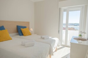 2 bedrooms, iron/ironing board, internet, bed sheets