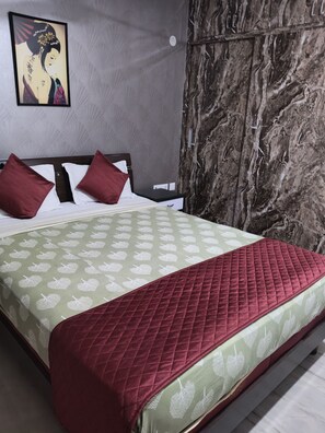 3 chambres, fer et planche à repasser, Wi-Fi, draps fournis