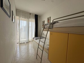 2 bedrooms