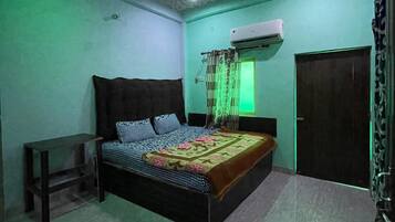 Classic Double or Twin Room, Balcony | Laptop workspace, free WiFi