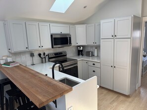 ميكروويف، فرن، موقد طهي مسطح، غسالة أطباق