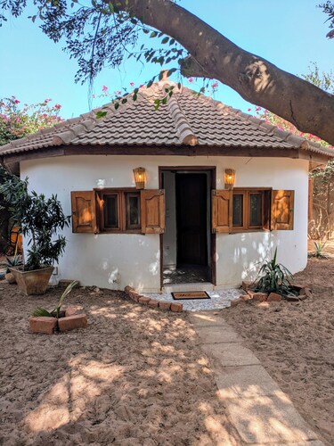 Chez Anaïs - detached house in a large garden 500m from the sea