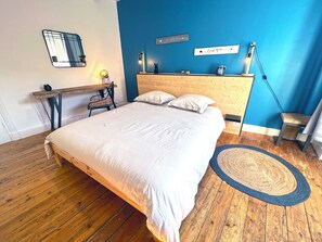 3 bedrooms, iron/ironing board, WiFi, bed sheets - Peaceful townhome with bubble bath in charming Poncin (Poncin)