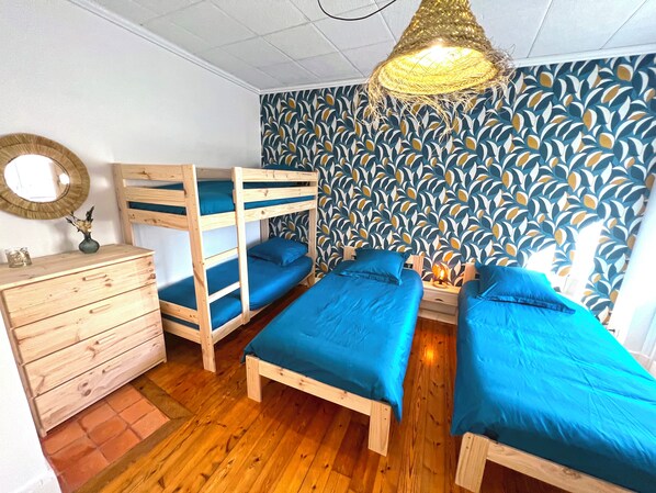 3 bedrooms, iron/ironing board, WiFi, bed sheets