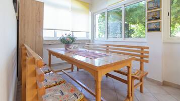 Departamento estándar, patio, vista al jardín | Vista desde la habitación