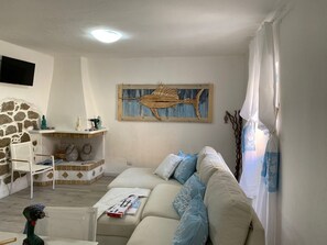 Smart TV, fireplace - Exceptional apartment in the center of Palau. Walking distance to beach and harbor! (Palau)
