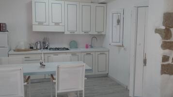 Mikrowelle, Herdplatte, Geschirrspüler