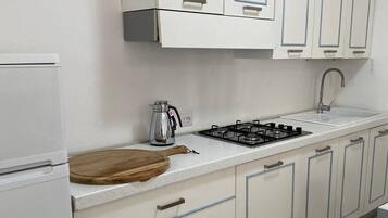 Mikrowelle, Herdplatte, Geschirrspüler