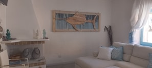 Smart TV, fireplace - Exceptional apartment in the center of Palau. Walking distance to beach and harbor! (Palau)