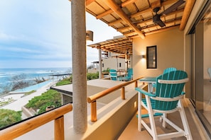 Outdoor dining - Oceanview Elegance in Beachside Community (Huatulco)