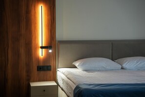 Suite Luxe, vue ville | Coffres-forts dans les chambres, Wi-Fi gratuit