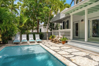 DELANEY HOUSE ~ NEW 4 BR/4 Ba Listing w/Pool & Parking in Prime Old Town!