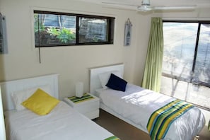 4 bedrooms, iron/ironing board, WiFi, bed sheets