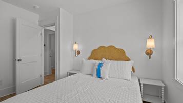 2 bedrooms, WiFi (free), bed sheets