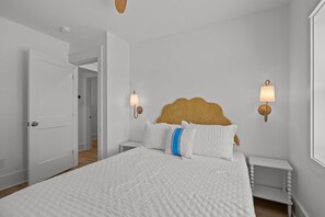 2 bedrooms, free WiFi, bed sheets - Beach Cottages #3-Pet Friendly Condo in Atlantic Beach (Atlantic Beach)