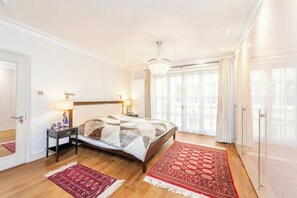 3 Schlafzimmer, Schreibtisch, Bügeleisen/Bügelbrett, kostenloses WLAN