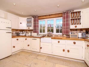 Dishwasher, cookware/dishes/utensils