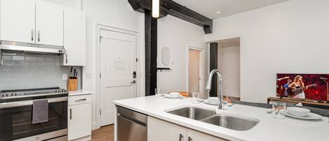 Fridge, microwave, oven, stovetop