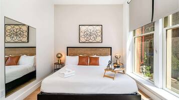 2 Schlafzimmer, Schreibtisch, Bügeleisen/Bügelbrett, Reisekinderbett