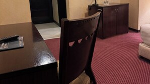 Kamar Double Comfort | Meja kerja, ruang kerja ramah laptop, kedap suara, dan Wi-Fi gratis