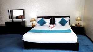Suite Junior, balkon, pemandangan kota | Meja kerja, ruang kerja ramah laptop, kedap suara, dan Wi-Fi gratis