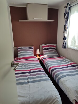 4 camere, ferro/asse da stiro