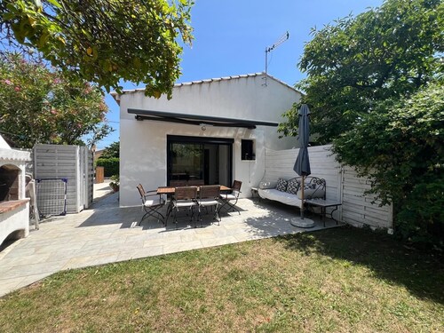 Ground floor, walking distance to the sea
