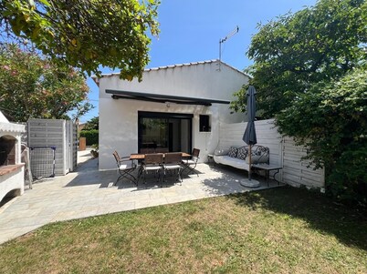 Ground floor, walking distance to the sea