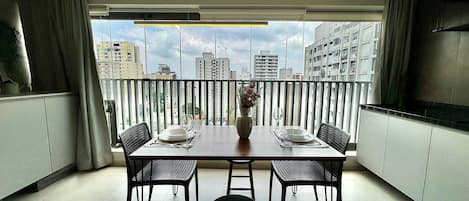 Basic Apartment | Dining