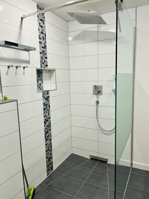 Hair dryer, towels, toilet paper - Divija Haus: Family Holiday with Mountain Views in the Allgäu Alps (Pfronten)