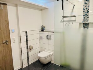 Hårføner, håndklær og toalettpapir