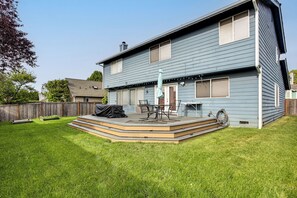 Interior - Home Theater & Large Backyard Deck: Tacoma Abode! (Tacoma)
