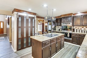 Interior - Home Theater & Large Backyard Deck: Tacoma Abode! (Tacoma)