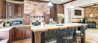 4 Mi to Weston Lake: Eastover Gem w/ Grill